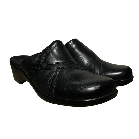 Clarks Collection Womens Black Leather Clogs Slip On Mules Size 7W Comfort - Picture 1 of 8